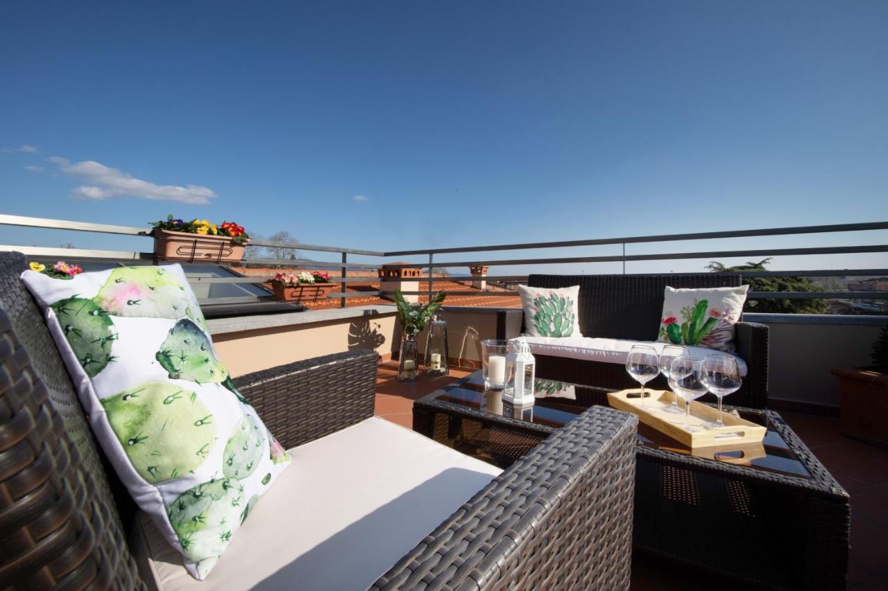 Rooftop Delight With Terrace Lucques Extérieur photo